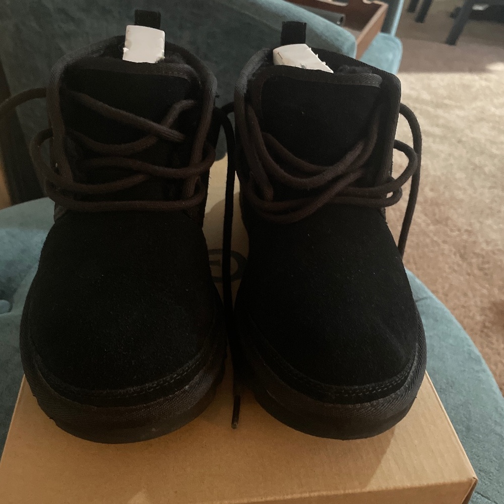 Women’s UGG Neumel SZ 6